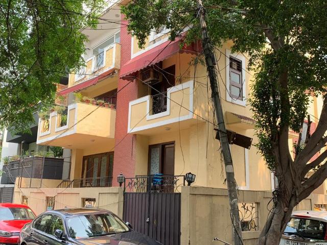 3 Bedroom 235 Sq.Yd. Builder Floor in Kalkaji Delhi Listing ID: #9509