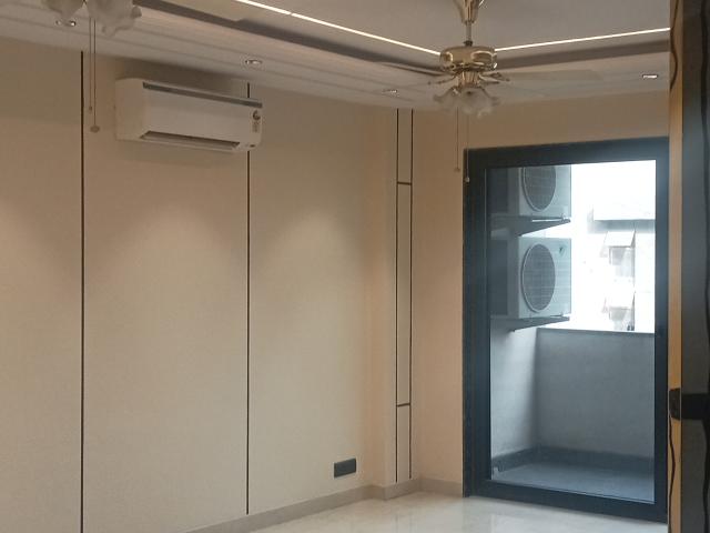 3 Bedroom 240 Sq.Yd. Builder Floor in Hauz Khas Delhi Listing ID: #9535