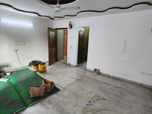 3 Bedroom 250 Sq.Yd. Builder Floor in Sector 55 Noida Listing ID: #10412