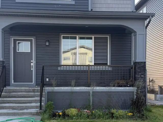 3 Bedroom 2.5 Bathroom Detached House