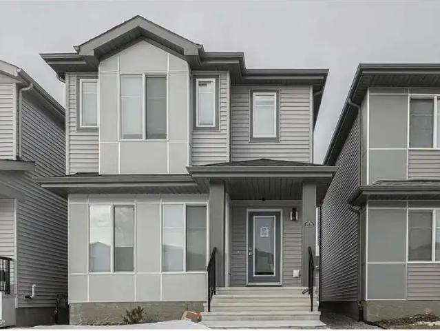 3 bedroom, 2.5 bathroom home in the desirable community of Keswick
