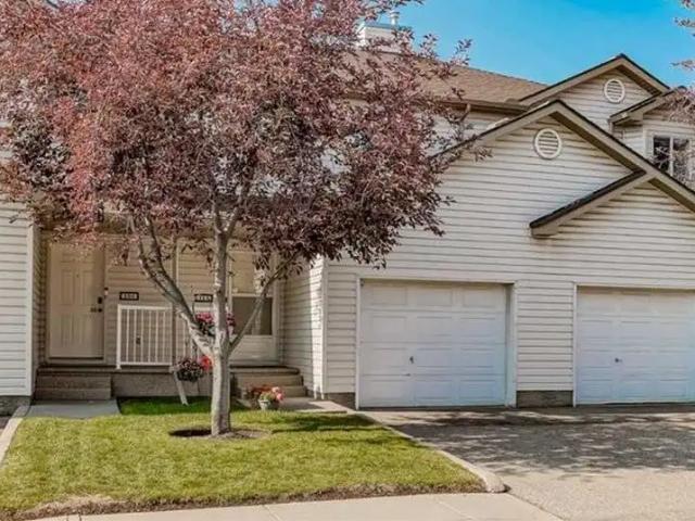 3 Bedroom, 2.5bath Walkout Townhouse with Fireplace