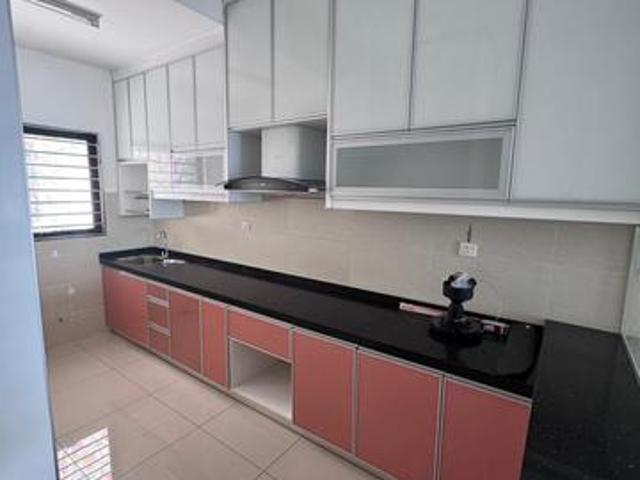 3 Bedroom 2 Bathroom Almost Fully Furniture Middle Floor