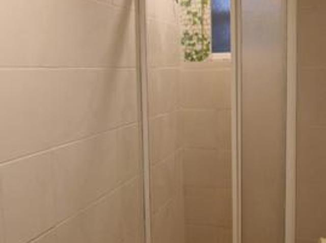 3 Bedroom 2 Bathroom Fully with 6 Single Bed in the unti