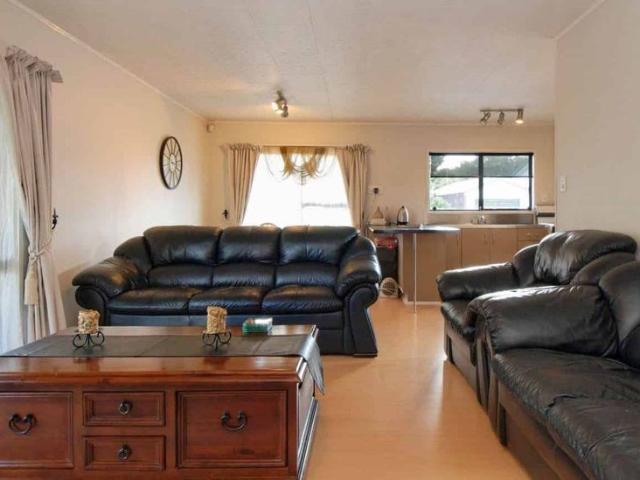 3 Bedroom 2 Bathroom Home in the Heart of Mt W.