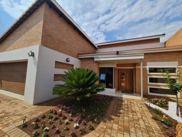 3 bedroom, 2 bathroom house in retir.