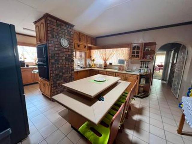 3 bedroom & 2 bathroom house on the.