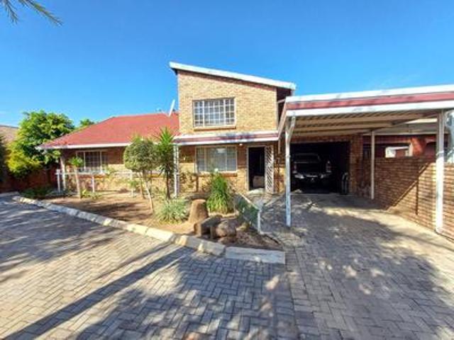 3 bedroom, 2 bathroom house on the m.