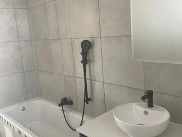3 bedroom 2 bathrrom apartment to let