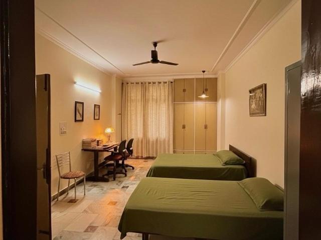 3 Bedroom 300 Sq.Yd. Builder Floor in Chanakyapuri Delhi Listing ID: #9442