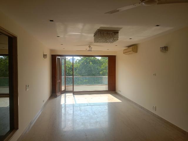 3 Bedroom 325 Sq.Yd. Builder Floor in Defence Colony Delhi Listing ID: #9638