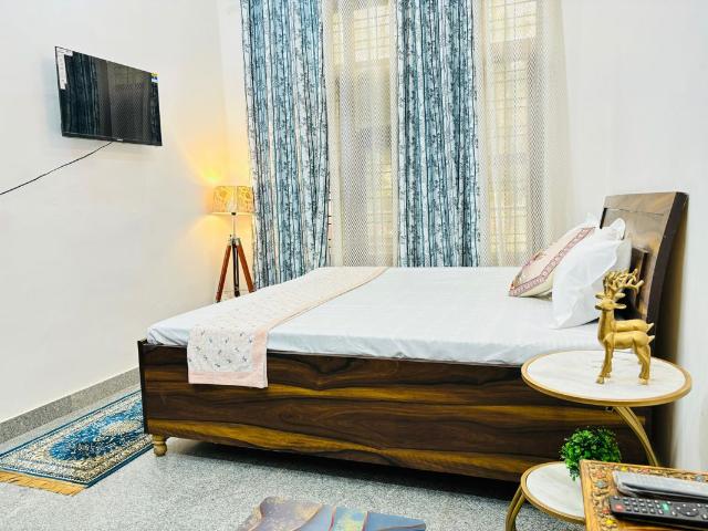 3 Bedroom 330 Sq.Yd. Apartment in Chittaranjan Park Delhi Listing ID: #10389