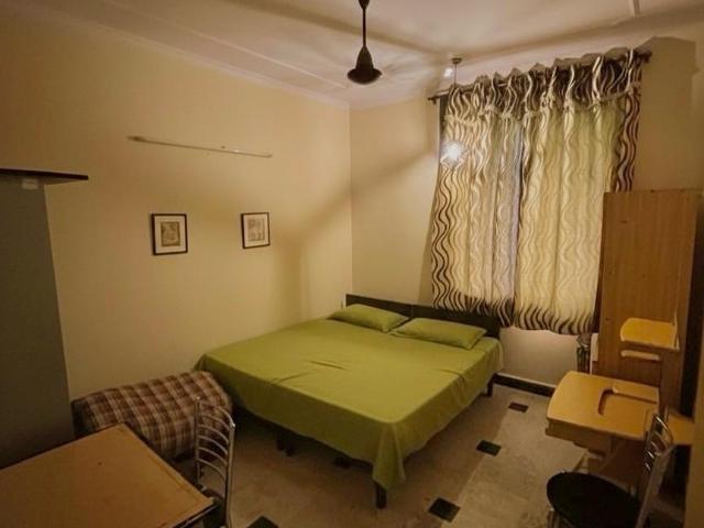 3 Bedroom 3600 Sq.Ft. Builder Floor in Malcha Marg Delhi Listing ID: #9680