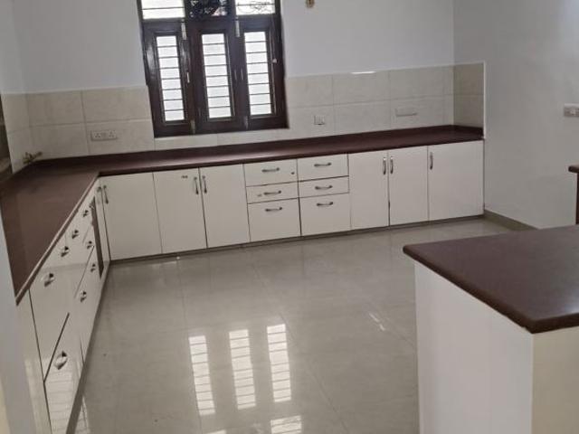 3 Bedroom 4500 Sq.Ft. Independent House in Sector 51 Noida Listing ID: #10396