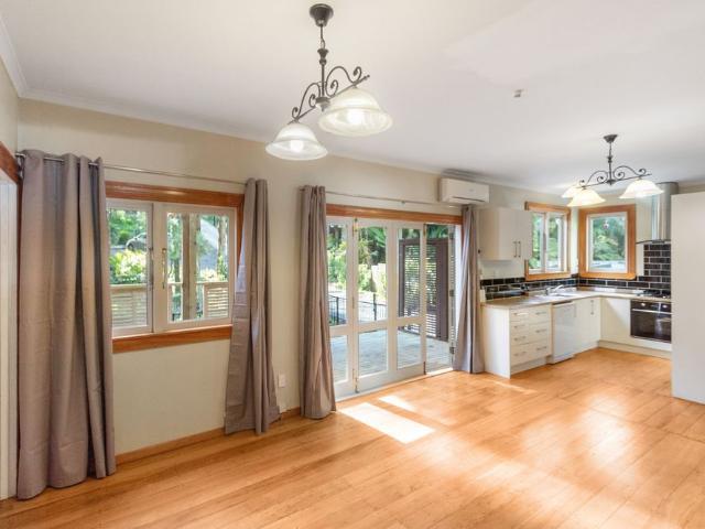3 bedroom cottage in Laingholm!
