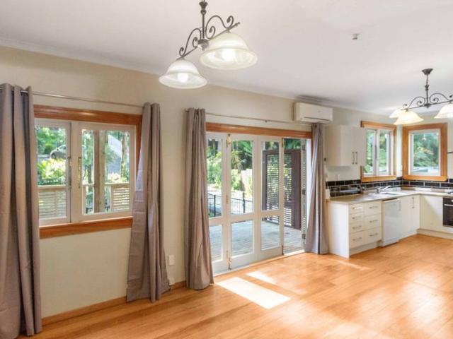 3 bedroom cottage in Laingholm!