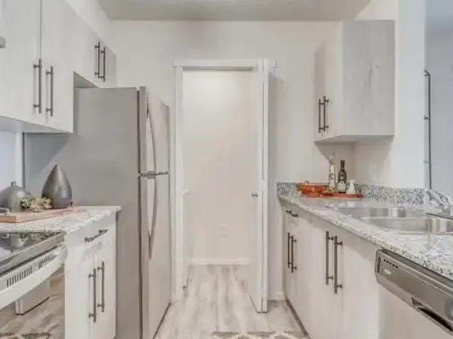 3 Bedroom Condo Cochrane AB 104563569