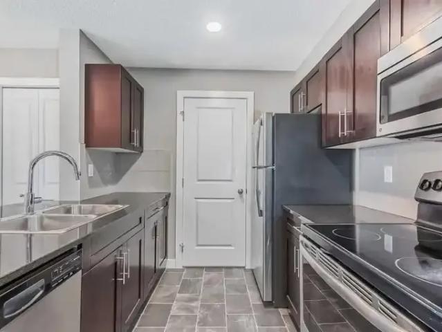3 Bedroom Condo Calgary AB 104106729
