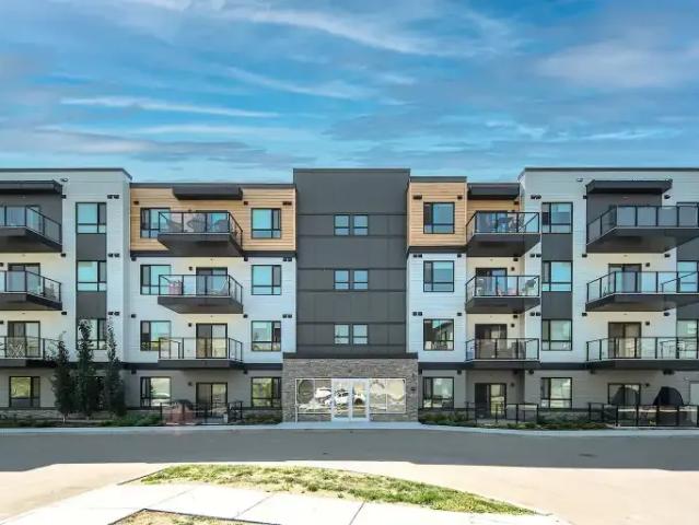 3 Bedroom Condo Calgary AB 104181410