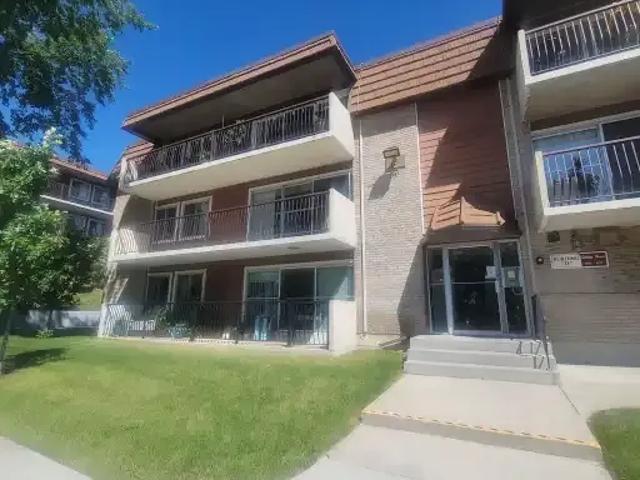 3 Bedroom Condo Calgary AB 104182635