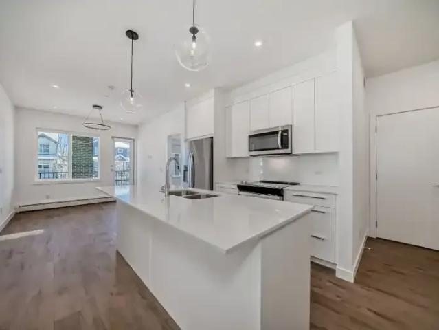 3 Bedroom Condo Calgary AB 105198438