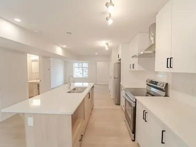 3 Bedroom Condo Calgary AB LS102394884