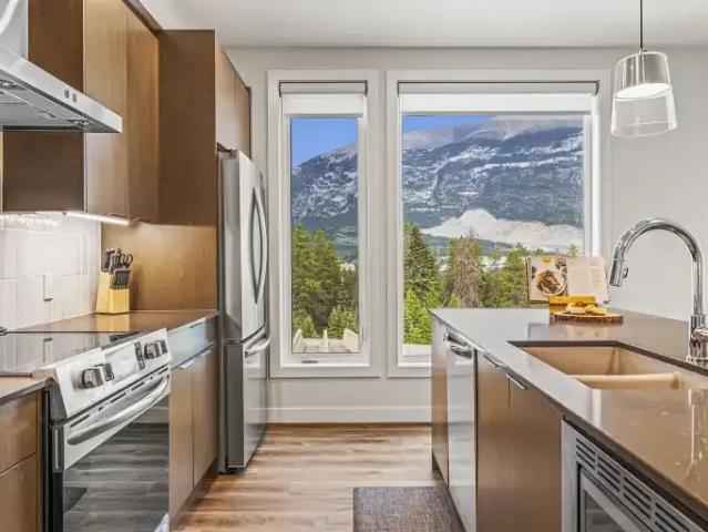 3 Bedroom Condo Canmore AB 103367810