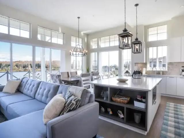 3 Bedroom Condo Delta BC 103487282