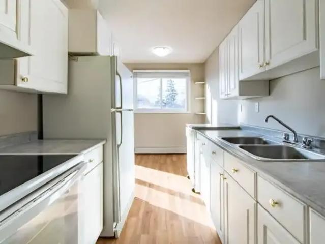 3 Bedroom Condo Edmonton AB 104711535