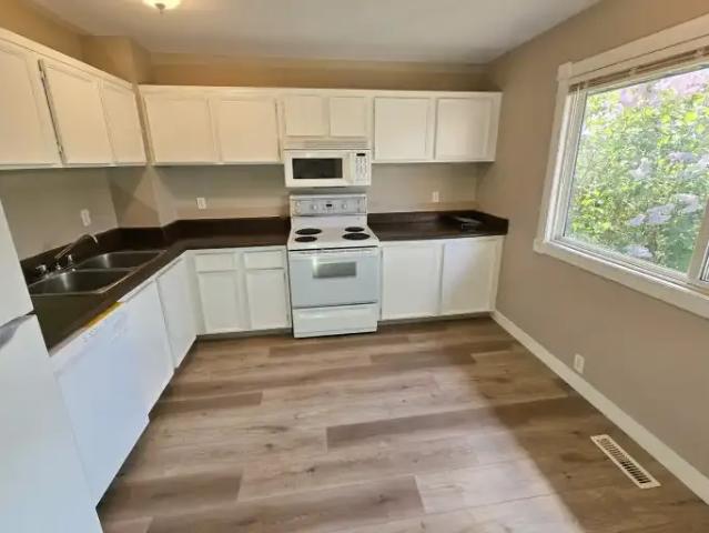 3 Bedroom Condo Edmonton AB 102846751