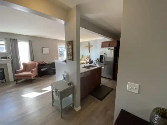 3 Bedroom Condo Strathmore AB 104180760