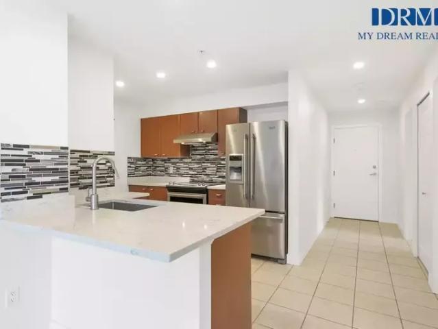 3 Bedroom Condo Surrey BC 103215643