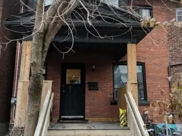 3 Bedroom Condo Toronto ON 104711523