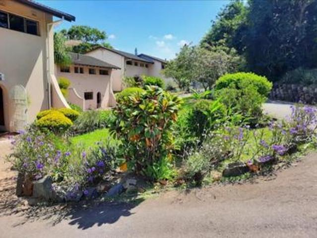 3 bedroom corner duplex with beautif.