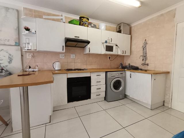 3 bedroom corner unit up for sale in the beautiful suburb of florentia alberton
