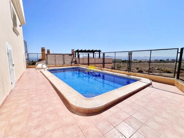 3 BEDROOM CHALET EL CARMOLÍ