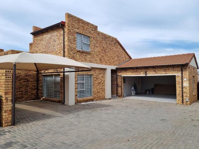 3 Bedroom Cluster To Let in Meyersdal
