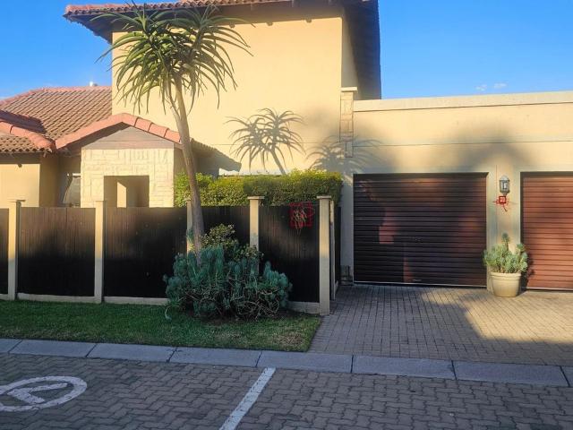 3 Bedroom cluster to rent in Broadacres, Sandton