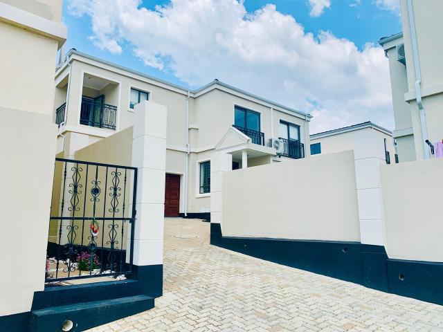 3 Bedroom cluster to rent in Fourways, Sandton
