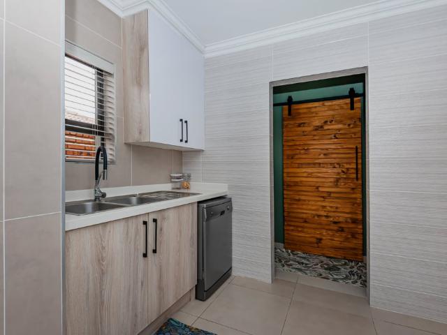 3 Bedroom Cluster For Sale in New Redruth