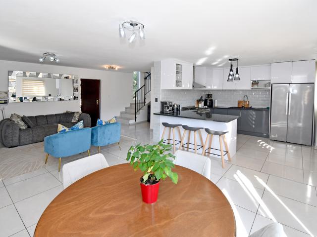 3 Bedroom Cluster For Sale in North Riding