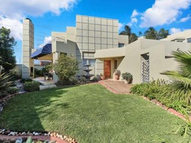 3 bedroom cluster house on the marke.