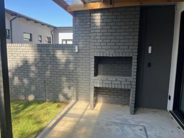 3 Bedroom Cluster in Waterkloof Ridge