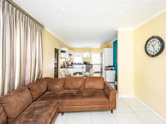 3 Bedroom Cluster in Beacon Bay
