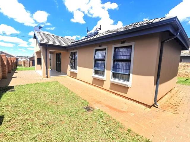 3 Bedroom Cluster in Clayville
