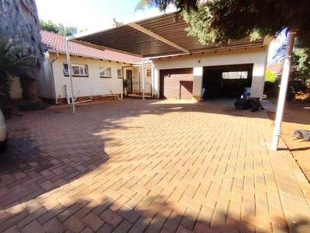 3 bedroom and 2 bathroom house in he.