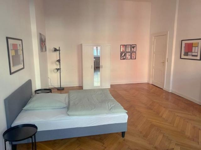 3 bedroom all inclusive furnished Charlottenburg room super close to Ku€damm!