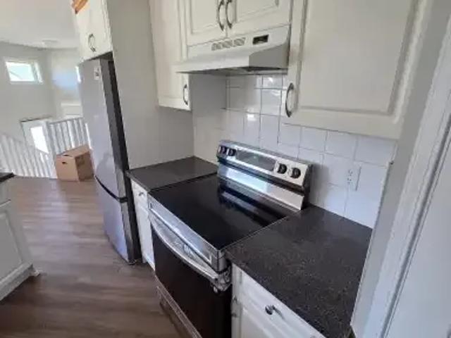 3 Bedroom Apartment Olds AB 104182739
