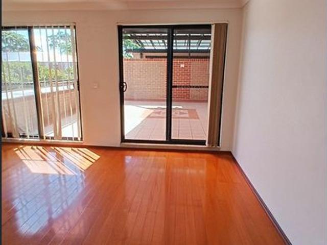 3 BEDROOM APARTMENT ON THIRD FLOOR, PLUS EXTRAL SPACE AREA, TIMBER FLOORING THROUGHOUT CLOSE TO STATION AND SHOPS