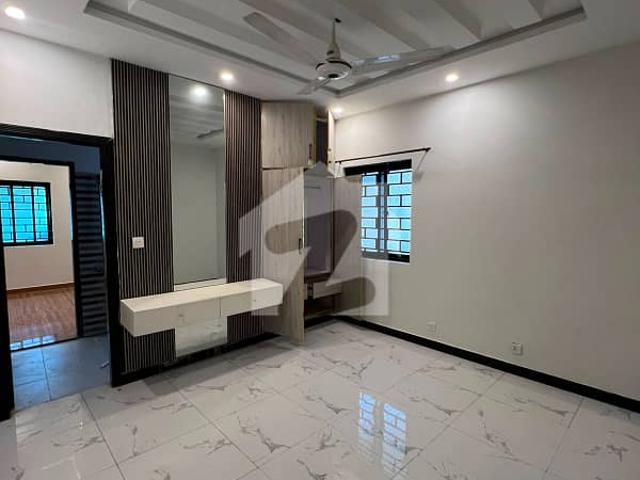 3 Bedroom Apartment Available For Rent Elevator Available